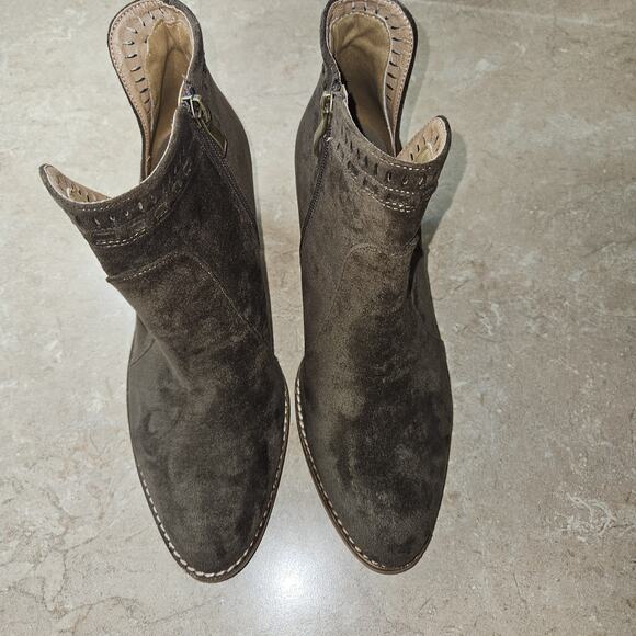 Boutique By CORKYS Booties womens SZ 8 Suede Cutout Ankle Boot Festival Fair - Picture 7 of 11